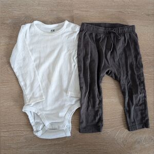 ✨4 for 12 H&M Ribbed Bodysuit and Cotton Joggers 18 Months